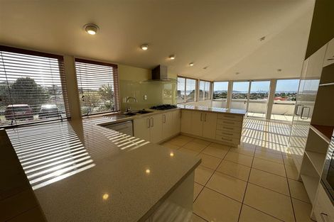 Photo of property in 2/23 Bernleigh Terrace, West Harbour, Auckland, 0618