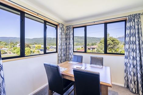 Photo of property in 15 Home Street, Manapouri, 9679