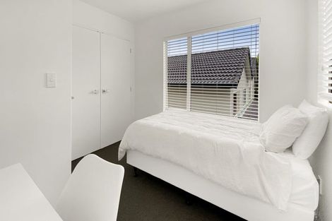 Photo of property in 2/49 Fields Parade, Oteha, Auckland, 0632