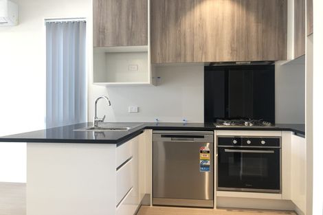 Photo of property in 3/21 Akoranga Drive, Northcote, Auckland, 0627