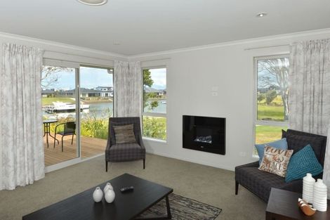 Photo of property in 11 Stace Hopper Drive, One Tree Point, 0118