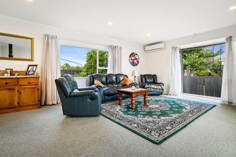 Photo of property in 42 Yeovil Road, Te Atatu Peninsula, Auckland, 0610