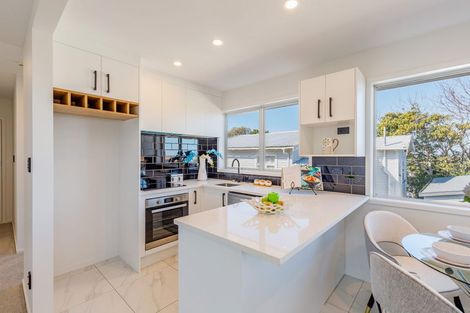 Photo of property in 2/84 Namata Road, One Tree Hill, Auckland, 1061