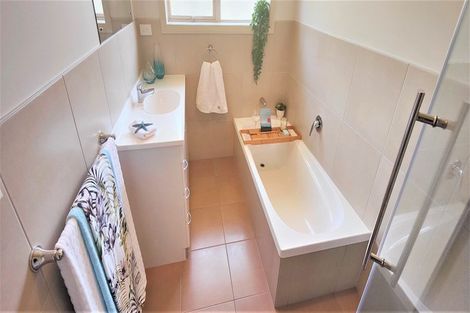 Photo of property in 104 Barbados Way, One Tree Point, 0118