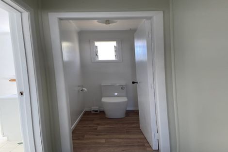 Photo of property in 15 Cliff View Drive, Green Bay, Auckland, 0604