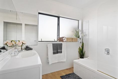 Photo of property in 2/57 Nigel Road, Browns Bay, Auckland, 0630