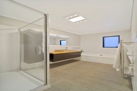 Photo of property in 52 Harbour Crest Drive, Waiuku, 2123