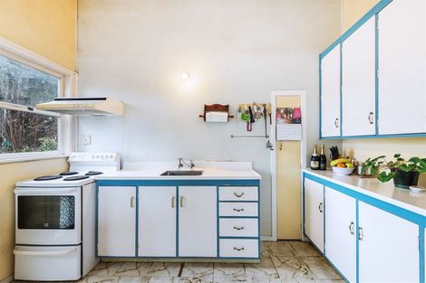 Photo of property in 20 Sunray Avenue, Titirangi, Auckland, 0604