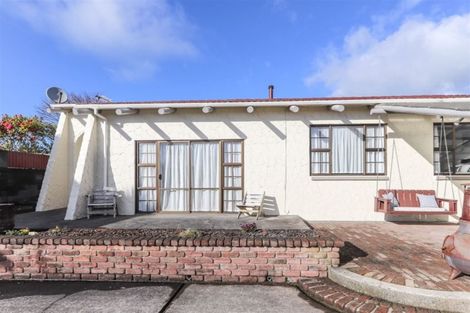 Photo of property in 9 Kauri Street, Inglewood, 4330