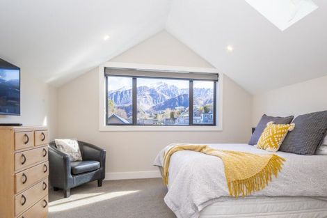 Photo of property in 2 Brodie Avenue, Arrowtown, 9302