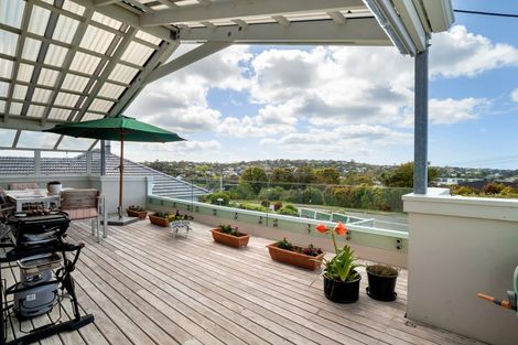 Photo of property in 1/9 Nigel Road, Browns Bay, Auckland, 0630