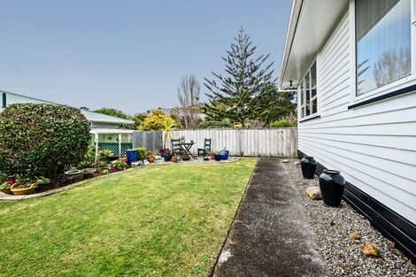 Photo of property in 6 Eton Place, Spotswood, New Plymouth, 4310
