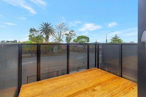 Photo of property in 6/1 Fruitvale Road, New Lynn, Auckland, 0600