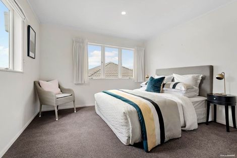 Photo of property in 1/206 East Coast Road, Forrest Hill, Auckland, 0620