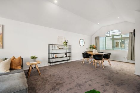 Photo of property in 93a Kelburn Parade, Kelburn, Wellington, 6012