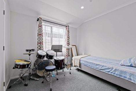 Photo of property in 8 Beech Place, Hawera, 4610