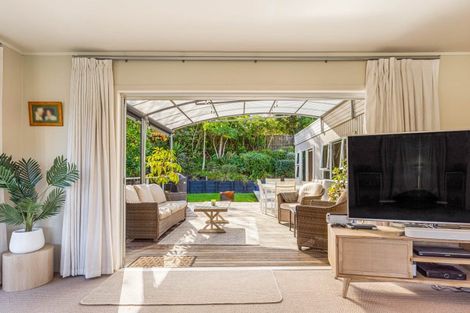 Photo of property in 10 Coromandel Crescent, Mairangi Bay, Auckland, 0630