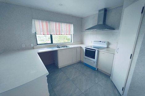 Photo of property in 2/22 Athena Drive, Totara Vale, Auckland, 0629