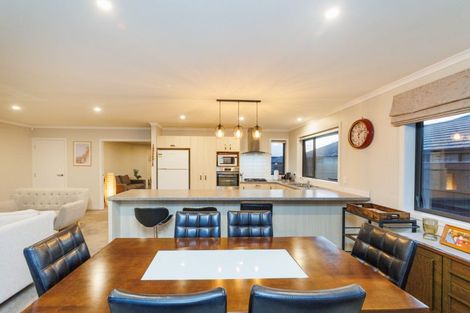 Photo of property in 7 Cyprus Place, Fitzherbert, Palmerston North, 4410