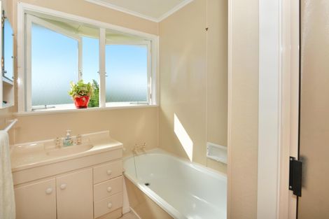 Photo of property in 43 Ogle Crescent, Te Kamo, Whangarei, 0112