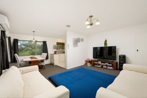 Photo of property in 1 Cedar Heights Avenue, Massey, Auckland, 0614