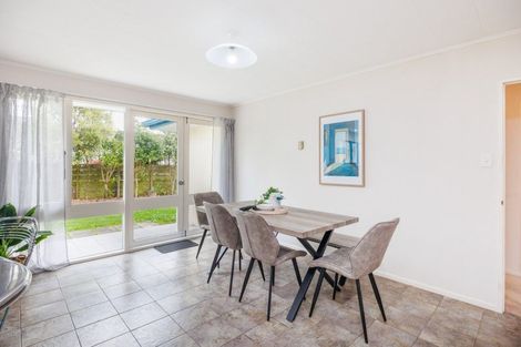 Photo of property in 17 Chilton Grove, Hokowhitu, Palmerston North, 4410