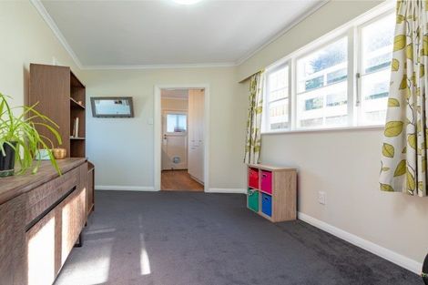 Photo of property in 19 Thomas Street, Stokes Valley, Lower Hutt, 5019