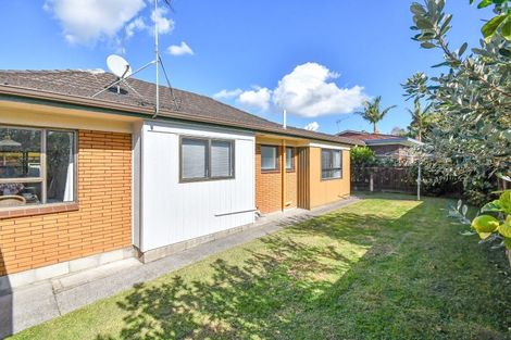 Photo of property in 2/4 Sunshine Place, Papakura, 2110