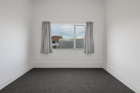 Photo of property in 114 Macandrew Road, South Dunedin, Dunedin, 9012