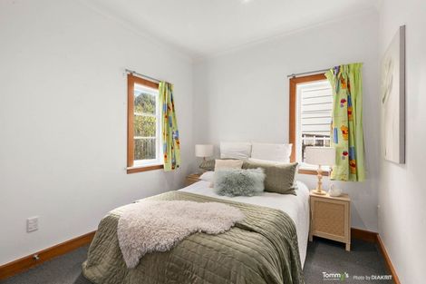 Photo of property in 6 Hathaway Avenue, Karori, Wellington, 6012