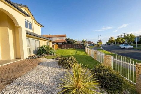 Photo of property in 2 Corta Bella Place, Golflands, Auckland, 2013
