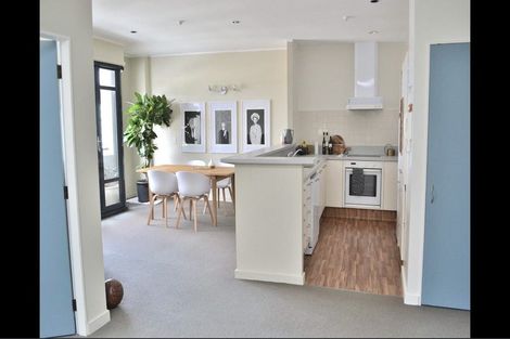 Photo of property in 17 Kent Terrace - Kent Apartments, 7c/16 Kent Terrace, Mount Victoria, Wellington, 6011