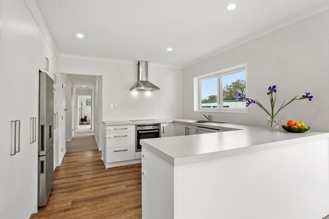 Photo of property in 60 Karina Road, Merrilands, New Plymouth, 4312