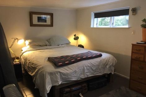 Photo of property in 5 Edinburgh Terrace, Berhampore, Wellington, 6023