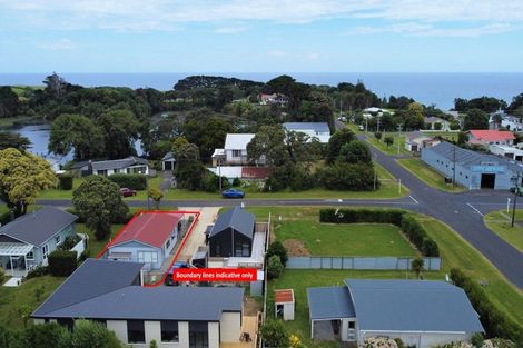 Photo of property in 9 Domett Street, Opunake, 4616