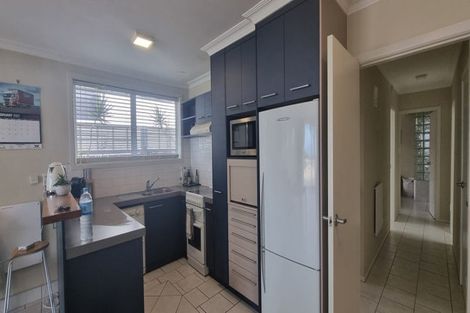 Photo of property in 2/171 Marine Parade, Mount Maunganui, 3116