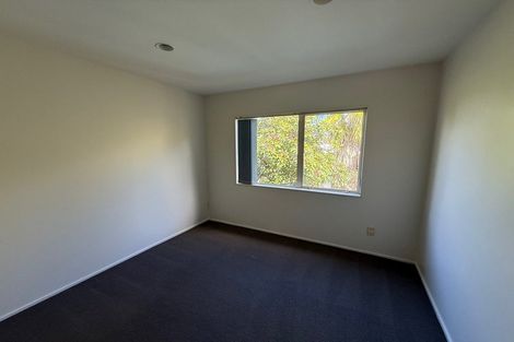 Photo of property in 5 St Thomas More Lane, Glenfield, Auckland, 0629