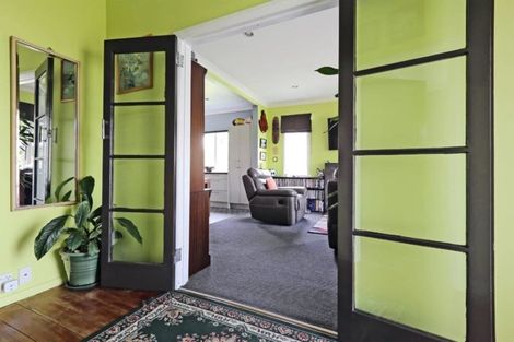 Photo of property in 1012 Heretaunga Street East, Parkvale, Hastings, 4122