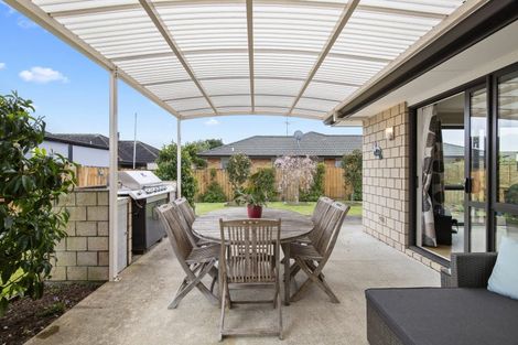 Photo of property in 25 Ripple Grove, Waiuku, 2123