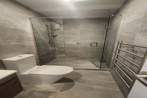 Photo of property in 2/19 Roberts Road, Glenfield, Auckland, 0629