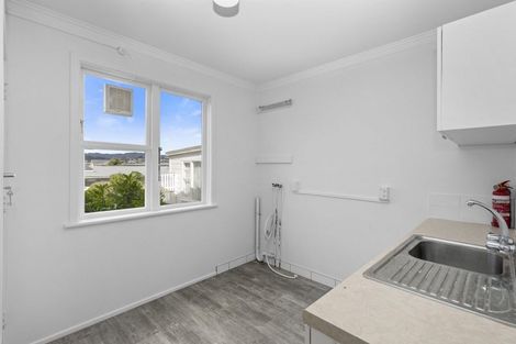 Photo of property in 87 Queens Drive, Lyall Bay, Wellington, 6022
