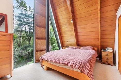 Photo of property in 36 Titirangi Beach Road, Titirangi, Auckland, 0604