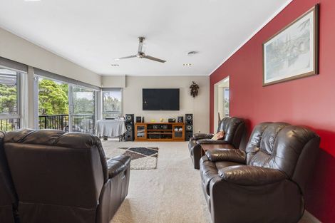 Photo of property in 12 Tanglewood Place, Cockle Bay, Auckland, 2014