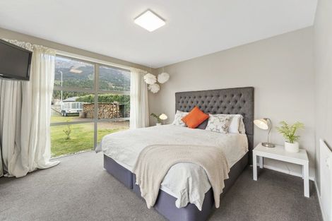 Photo of property in 13 Timsfield Drive, Lake Hawea, Wanaka, 9382