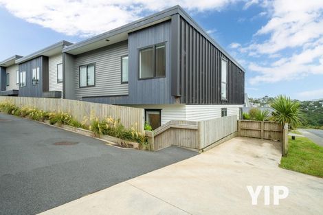 Photo of property in 1/62 Spenmoor Street, Newlands, Wellington, 6037