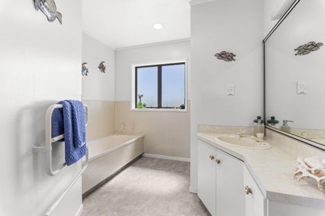 Photo of property in 9 Chatswood Grove, Fitzroy, New Plymouth, 4312