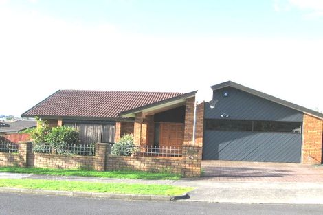 Photo of property in 17 Wiltshire Place, Somerville, Auckland, 2014