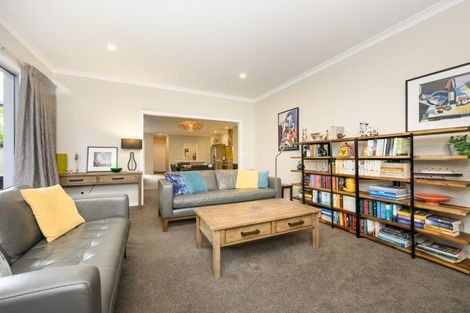 Photo of property in 5 Heritage Place, Terrace End, Palmerston North, 4410
