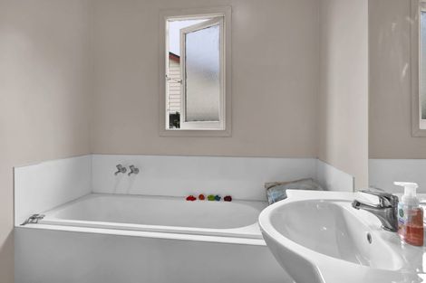 Photo of property in 30 Cloten Road, Stratford, 4332