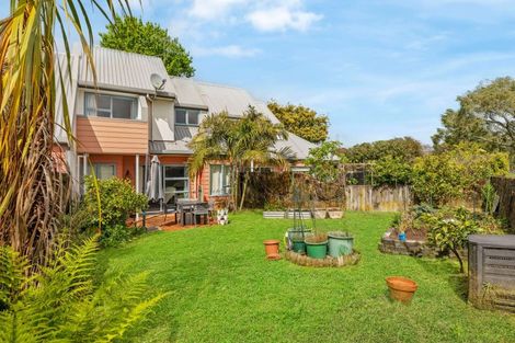 Photo of property in 2 Blumhardt Place, Avondale, Auckland, 1026